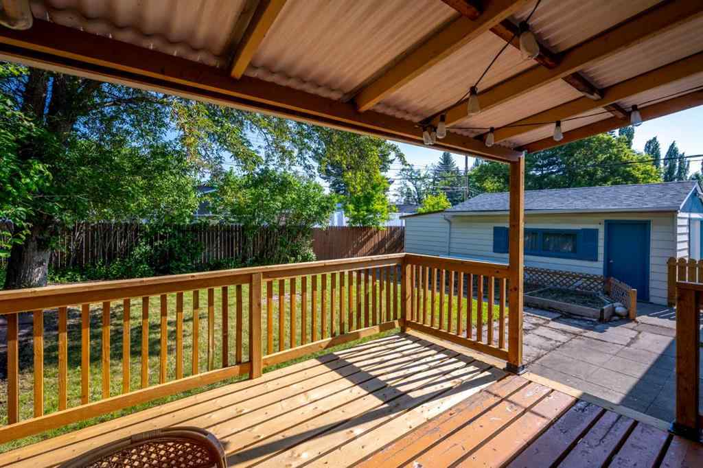 MLS® A2227605 - 724 80 Avenue SW in Kingsland Calgary, Residential