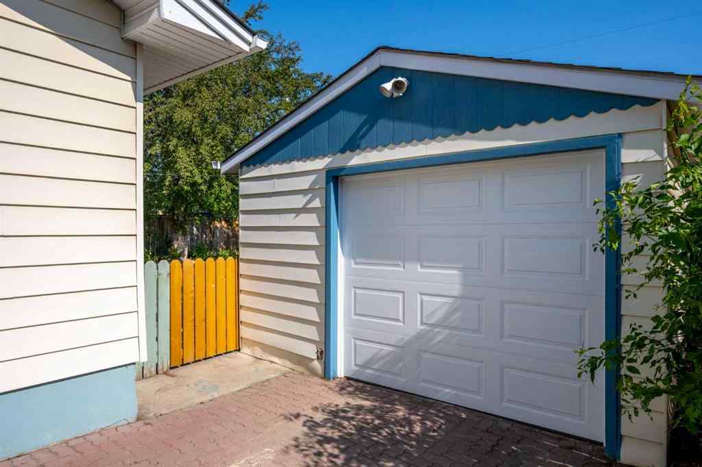 MLS® A2227605 - 724 80 Avenue SW in Kingsland Calgary, Residential
