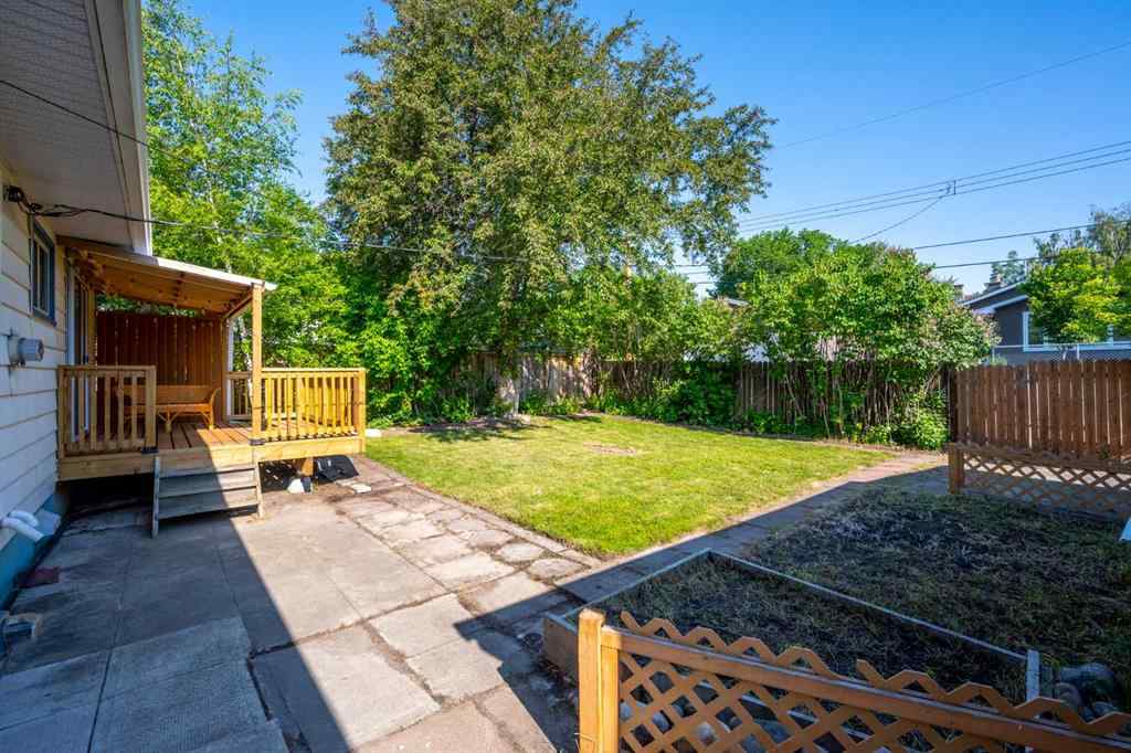 MLS® A2227605 - 724 80 Avenue SW in Kingsland Calgary, Residential
