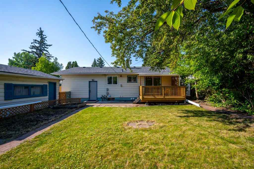 MLS® A2227605 - 724 80 Avenue SW in Kingsland Calgary, Residential