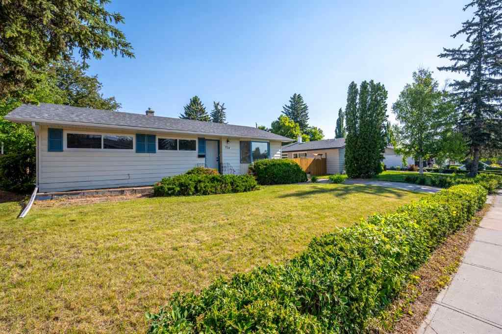 MLS® A2227605 - 724 80 Avenue SW in Kingsland Calgary, Residential