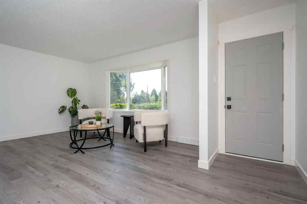 MLS® A2227605 - 724 80 Avenue SW in Kingsland Calgary, Residential