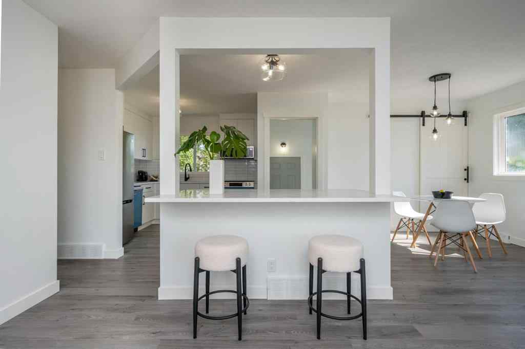 MLS® A2227605 - 724 80 Avenue SW in Kingsland Calgary, Residential