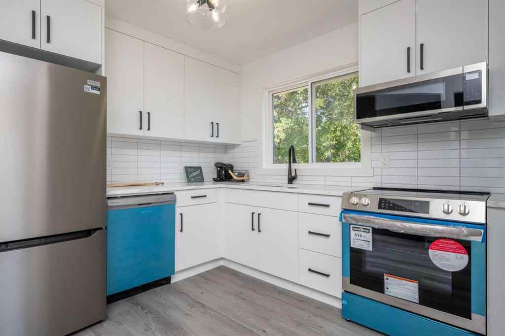 MLS® A2227605 - 724 80 Avenue SW in Kingsland Calgary, Residential