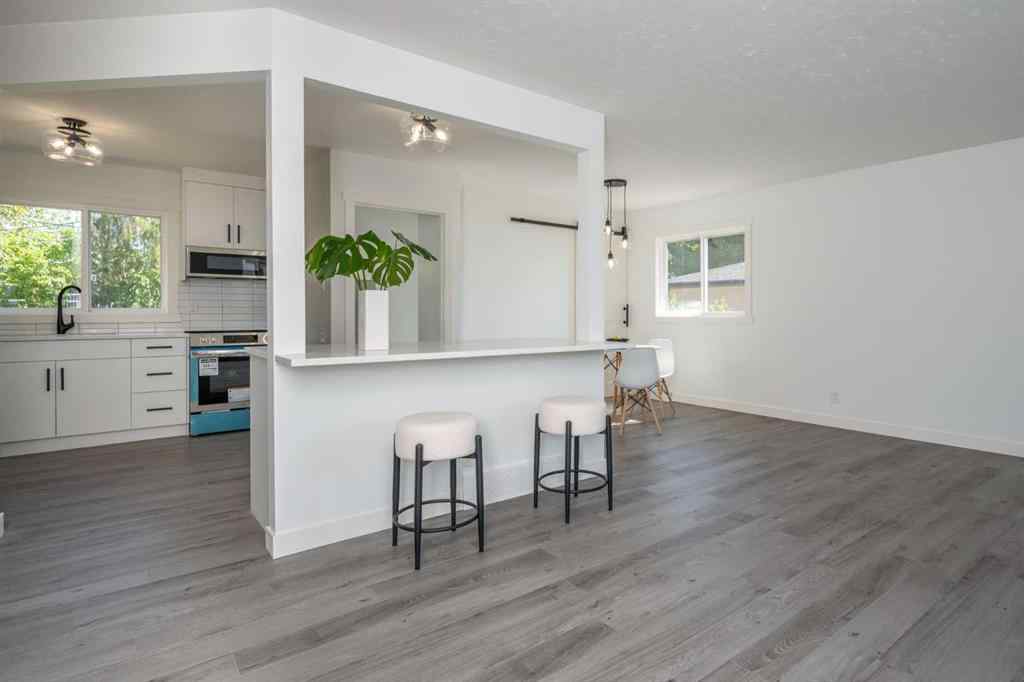 MLS® A2227605 - 724 80 Avenue SW in Kingsland Calgary, Residential
