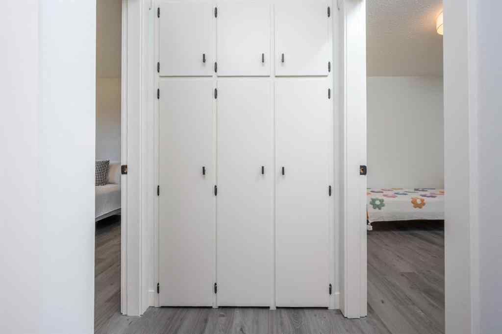 MLS® A2227605 - 724 80 Avenue SW in Kingsland Calgary, Residential