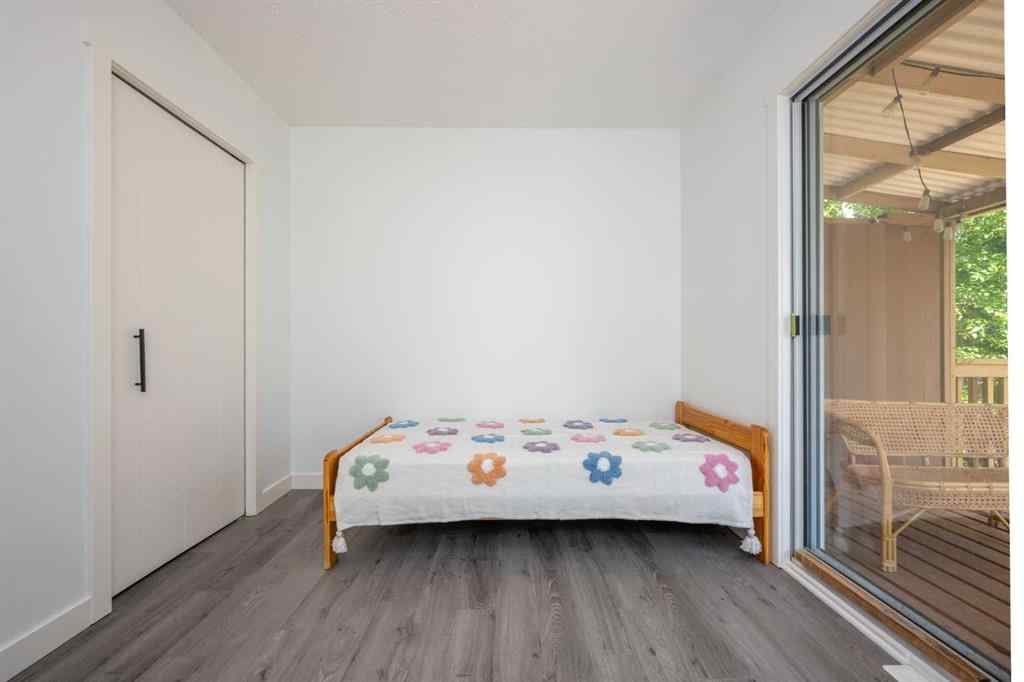 MLS® A2227605 - 724 80 Avenue SW in Kingsland Calgary, Residential