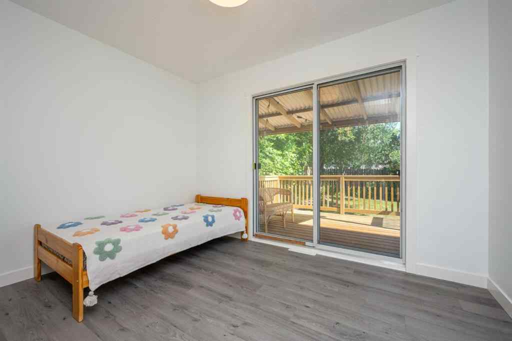 MLS® A2227605 - 724 80 Avenue SW in Kingsland Calgary, Residential