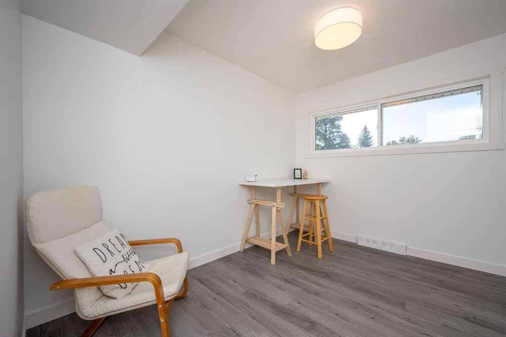 MLS® A2227605 - 724 80 Avenue SW in Kingsland Calgary, Residential