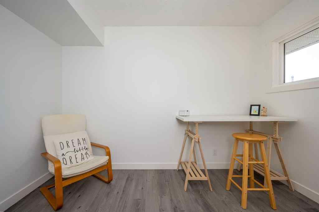 MLS® A2227605 - 724 80 Avenue SW in Kingsland Calgary, Residential