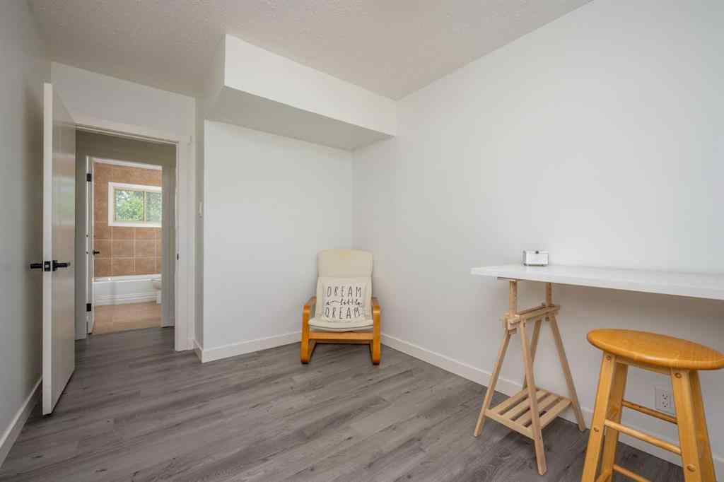 MLS® A2227605 - 724 80 Avenue SW in Kingsland Calgary, Residential