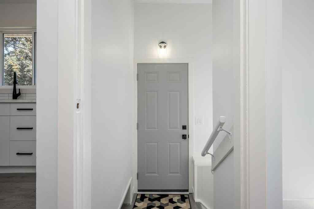 MLS® A2227605 - 724 80 Avenue SW in Kingsland Calgary, Residential