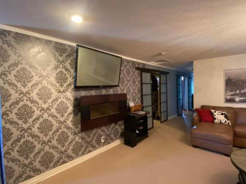 MLS® A2227681 - 6308 46 Street  in NONE Olds, Commercial
