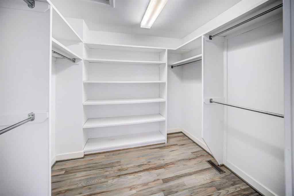 MLS® A2227854 - 2925 Signal Hill Heights SW in Signal Hill Calgary, Residential