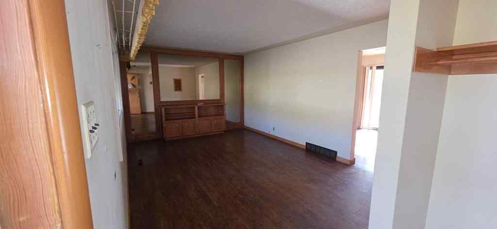 MLS® A2227859 - 488 Northmount Drive NW in Highwood Calgary, Residential