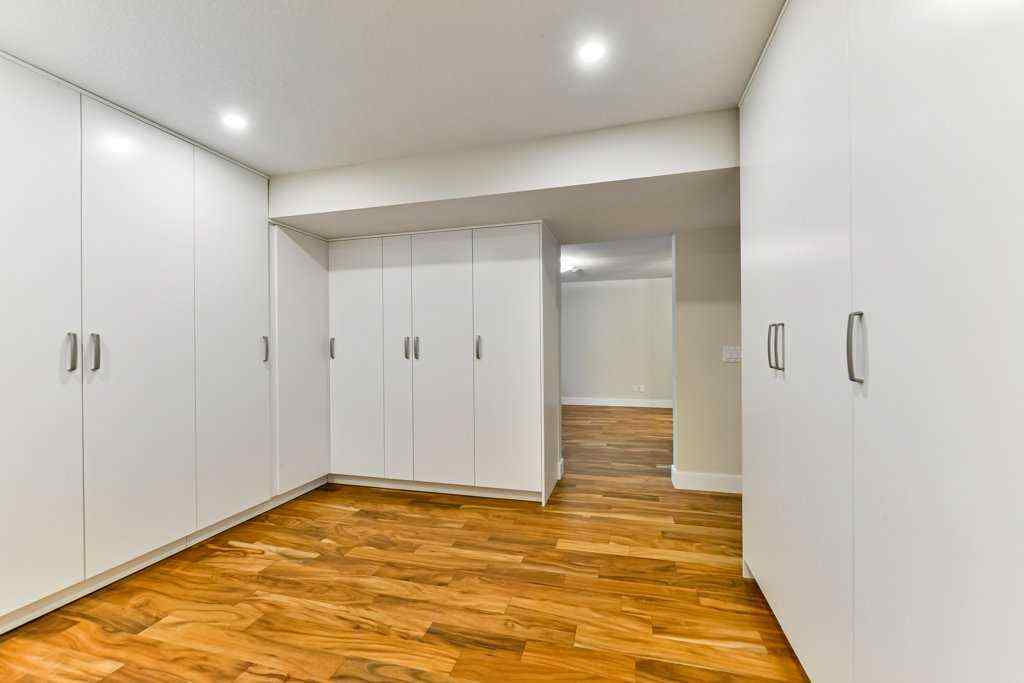 MLS® A2227886 - 9204 Oakmount Drive SW in Oakridge Calgary, Residential