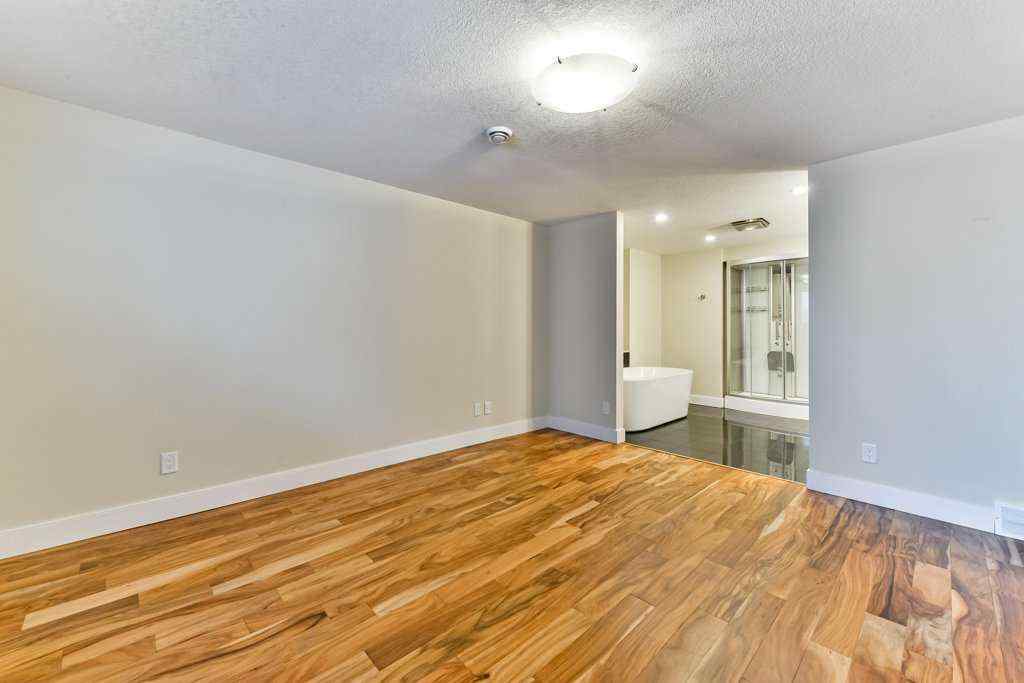 MLS® A2227886 - 9204 Oakmount Drive SW in Oakridge Calgary, Residential