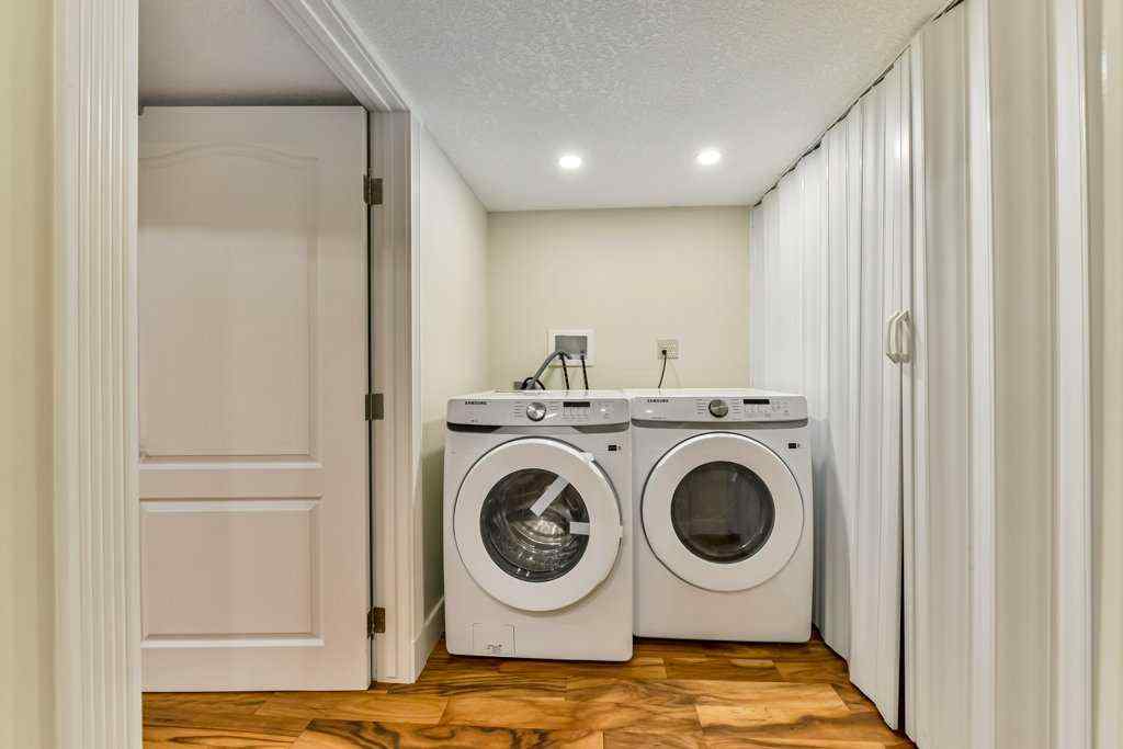 MLS® A2227886 - 9204 Oakmount Drive SW in Oakridge Calgary, Residential