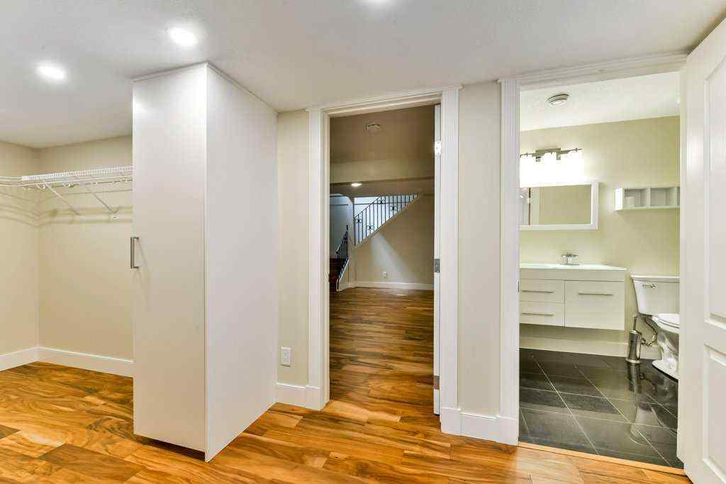 MLS® A2227886 - 9204 Oakmount Drive SW in Oakridge Calgary, Residential