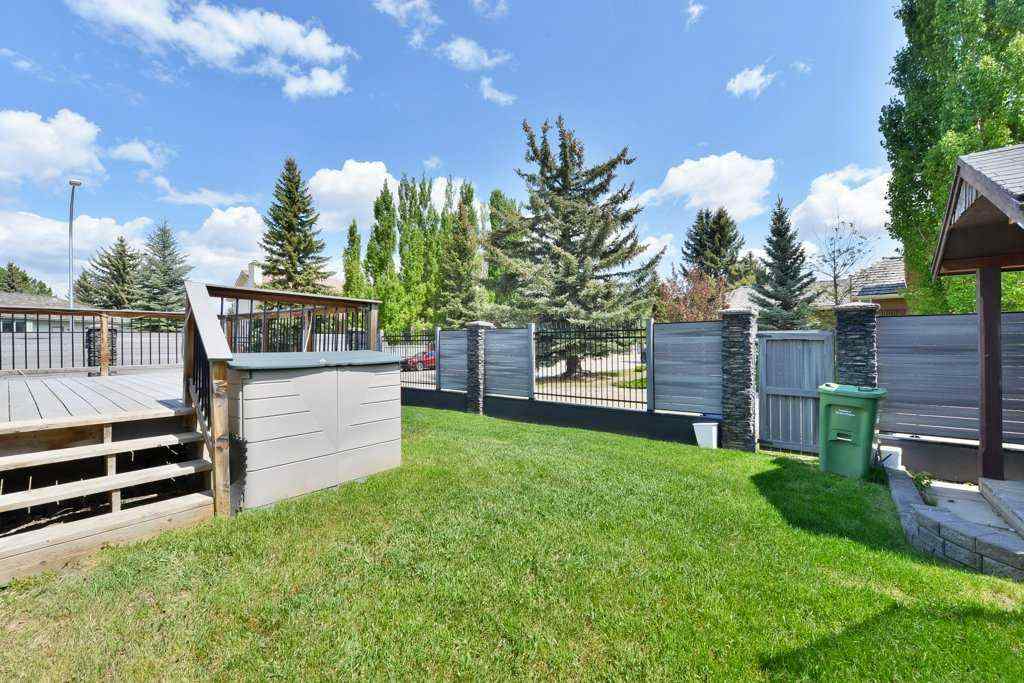 MLS® A2227886 - 9204 Oakmount Drive SW in Oakridge Calgary, Residential