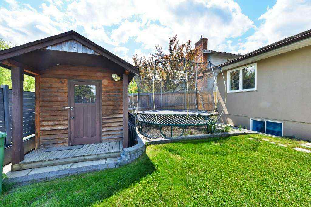 MLS® A2227886 - 9204 Oakmount Drive SW in Oakridge Calgary, Residential
