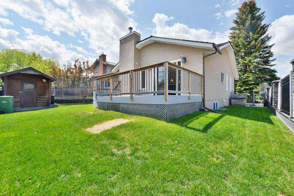 MLS® A2227886 - 9204 Oakmount Drive SW in Oakridge Calgary, Residential