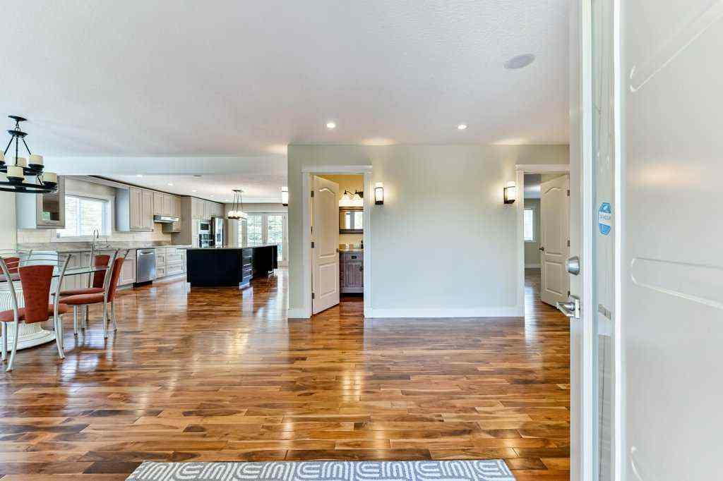MLS® A2227886 - 9204 Oakmount Drive SW in Oakridge Calgary, Residential