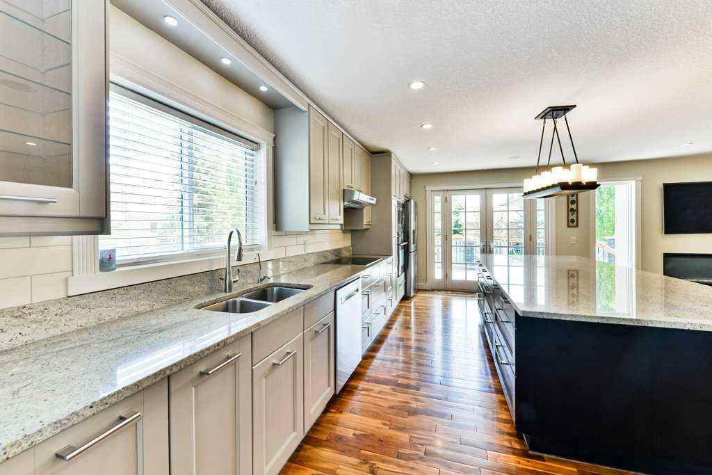 MLS® A2227886 - 9204 Oakmount Drive SW in Oakridge Calgary, Residential