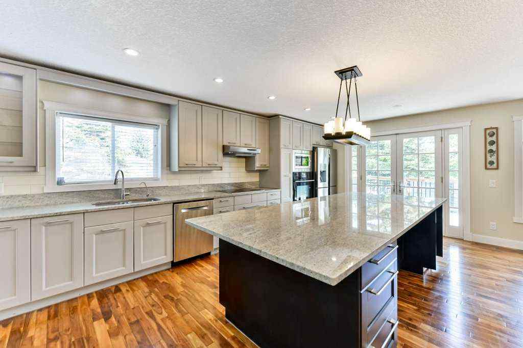 MLS® A2227886 - 9204 Oakmount Drive SW in Oakridge Calgary, Residential