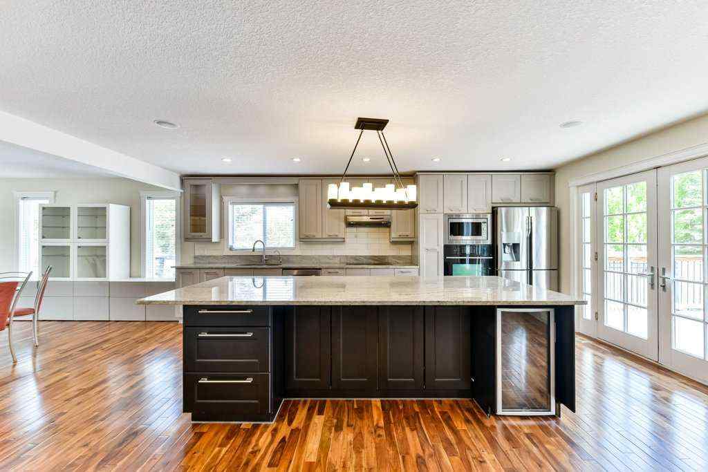MLS® A2227886 - 9204 Oakmount Drive SW in Oakridge Calgary, Residential