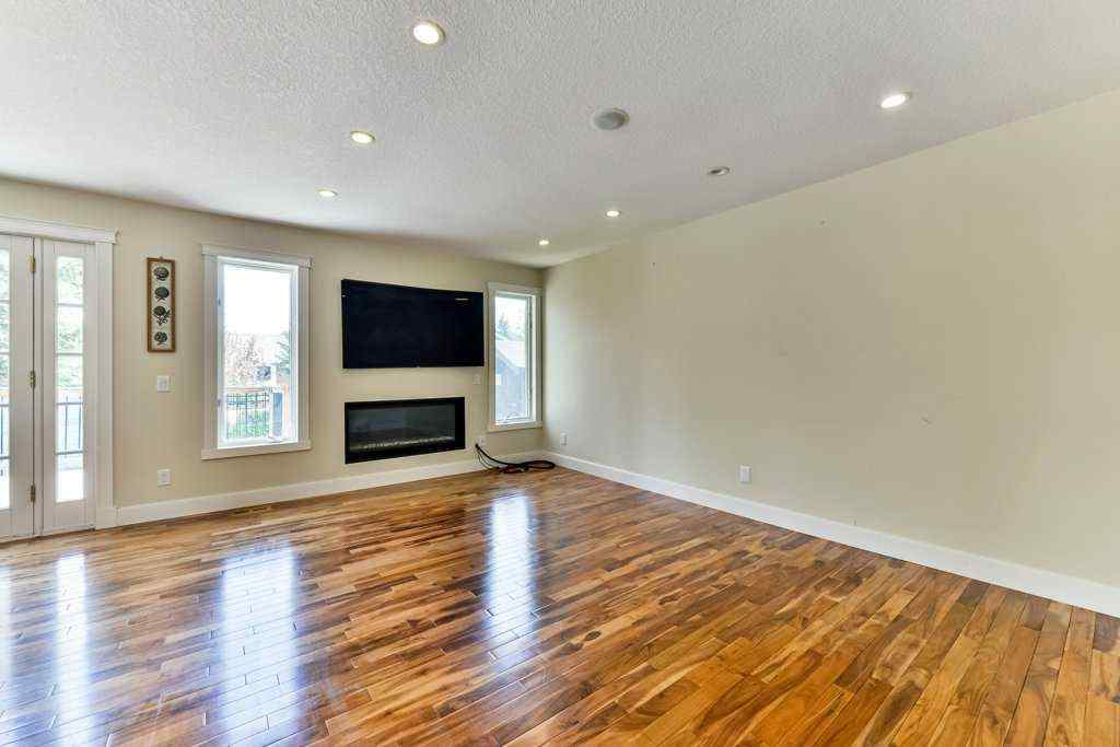 MLS® A2227886 - 9204 Oakmount Drive SW in Oakridge Calgary, Residential