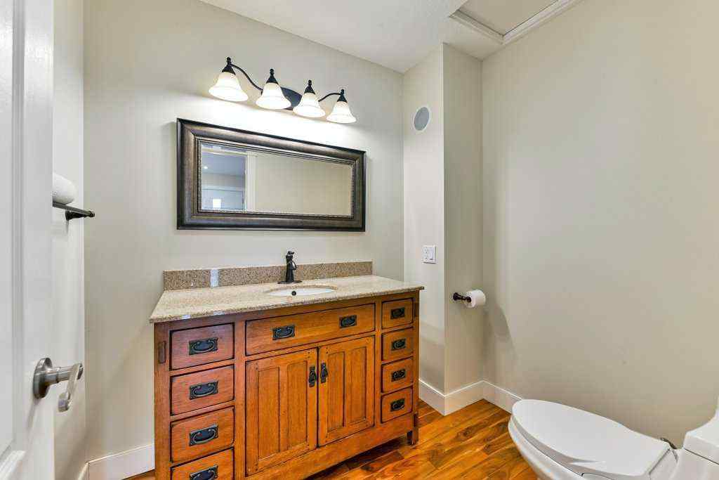 MLS® A2227886 - 9204 Oakmount Drive SW in Oakridge Calgary, Residential
