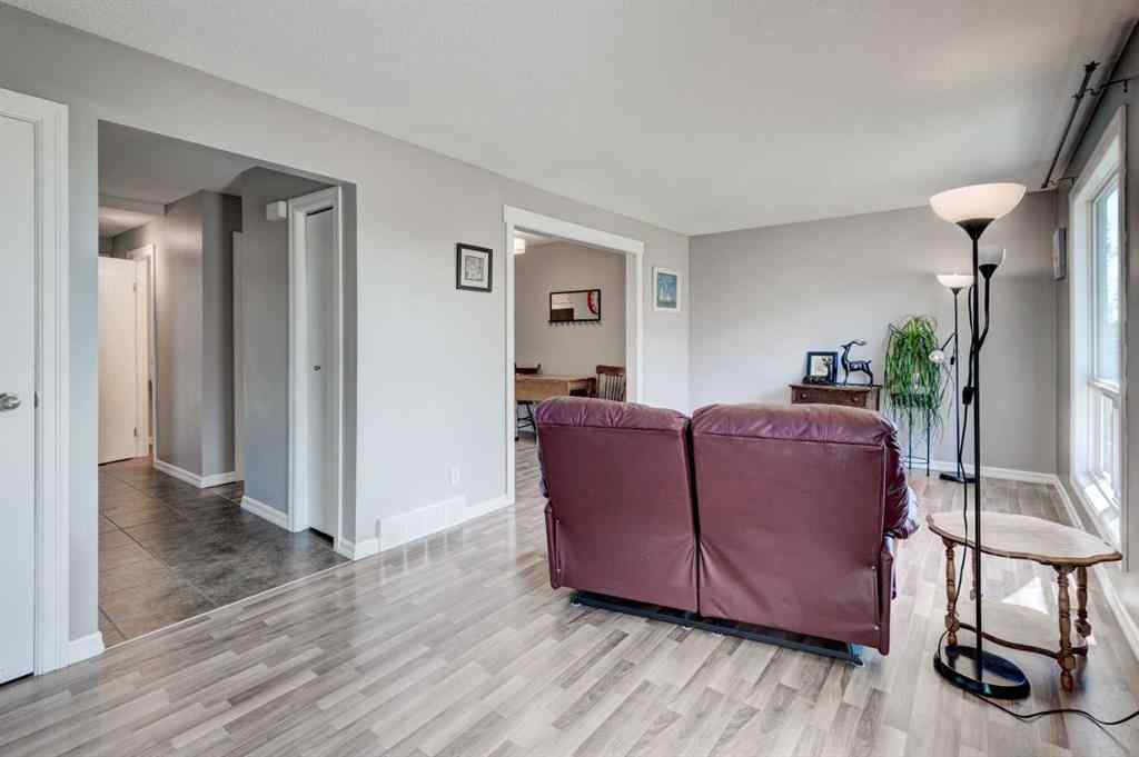 MLS® A2227926 - Unit #43 5425 Pensacola Crescent SE in Penbrooke Meadows Calgary, Residential