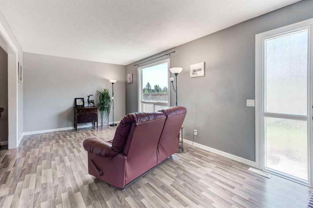 MLS® A2227926 - Unit #43 5425 Pensacola Crescent SE in Penbrooke Meadows Calgary, Residential