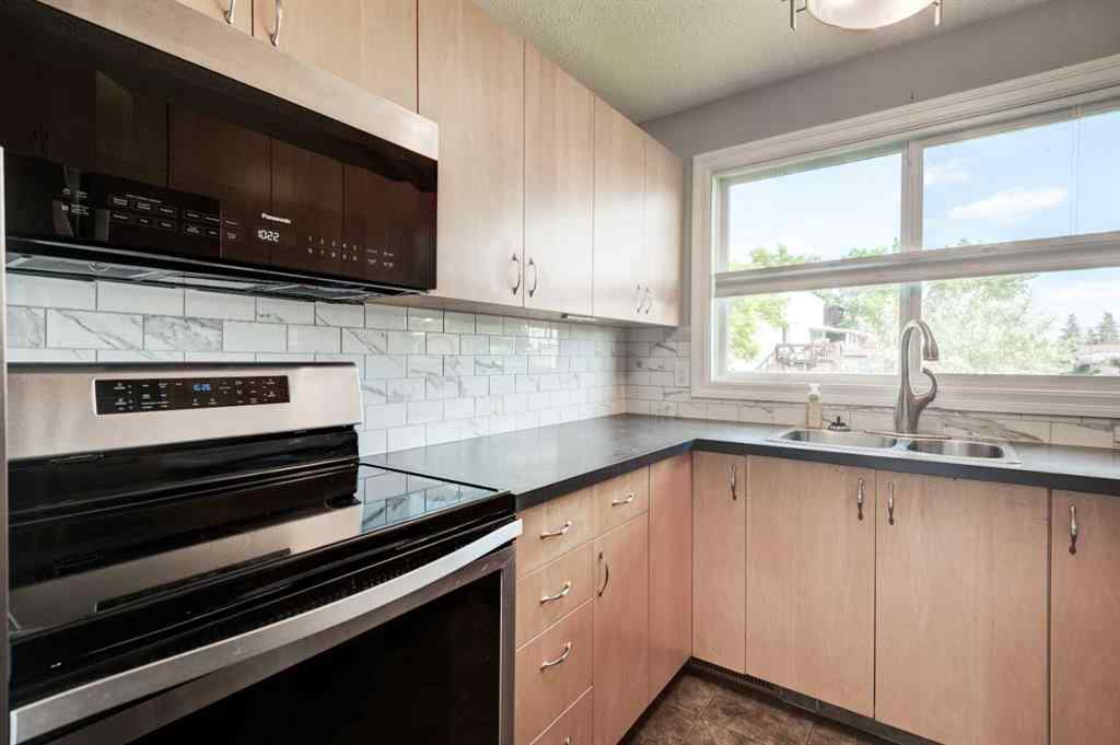 MLS® A2227926 - Unit #43 5425 Pensacola Crescent SE in Penbrooke Meadows Calgary, Residential