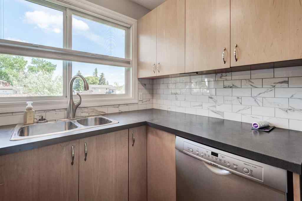 MLS® A2227926 - Unit #43 5425 Pensacola Crescent SE in Penbrooke Meadows Calgary, Residential