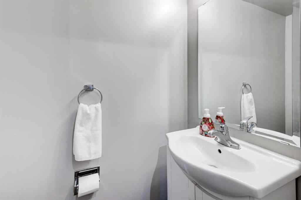 MLS® A2227926 - Unit #43 5425 Pensacola Crescent SE in Penbrooke Meadows Calgary, Residential