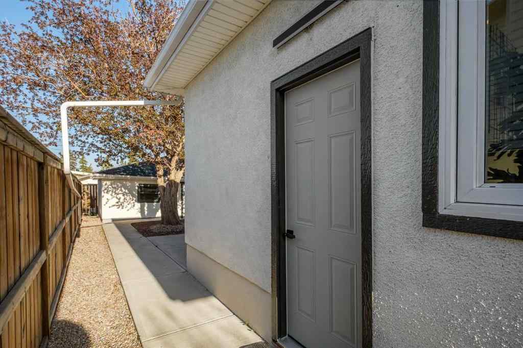 MLS® A2227931 - 6324 Travois Crescent NW in Thorncliffe Calgary, Residential