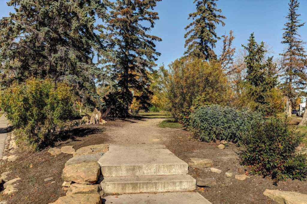 MLS® A2227936 - 738 Crescent Road NW in Rosedale Calgary, Residential