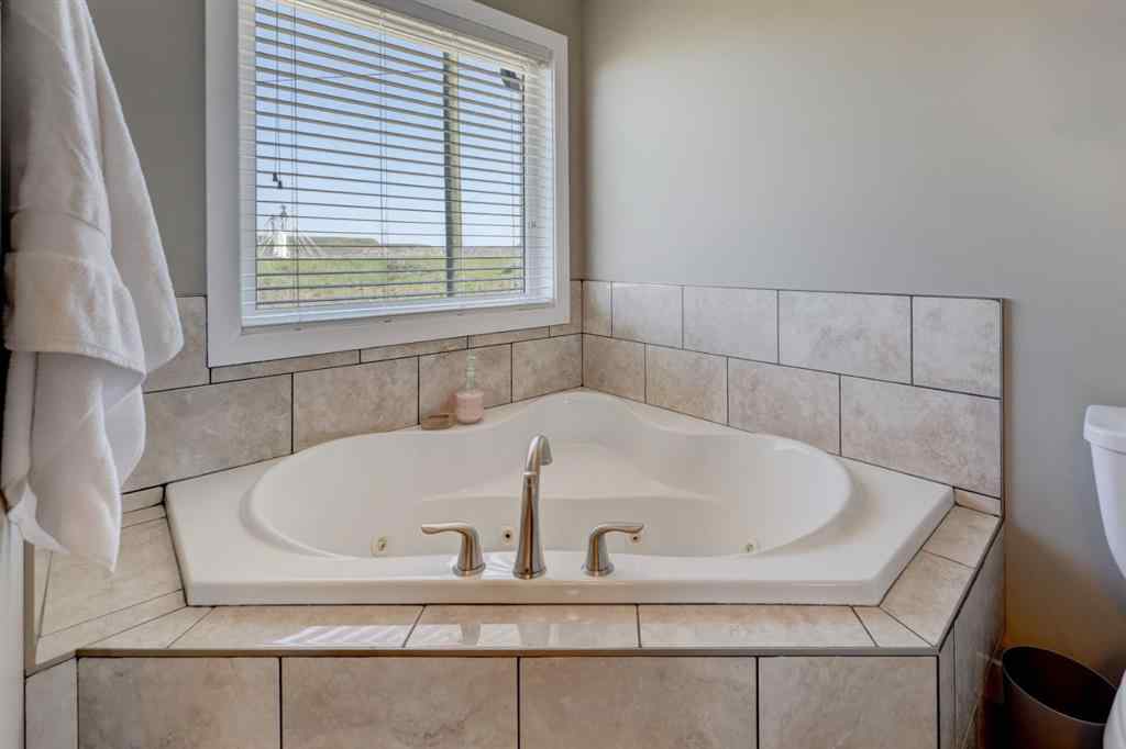 MLS® A2227965 - 640 Bankview Drive  in Bankview Drumheller, Residential