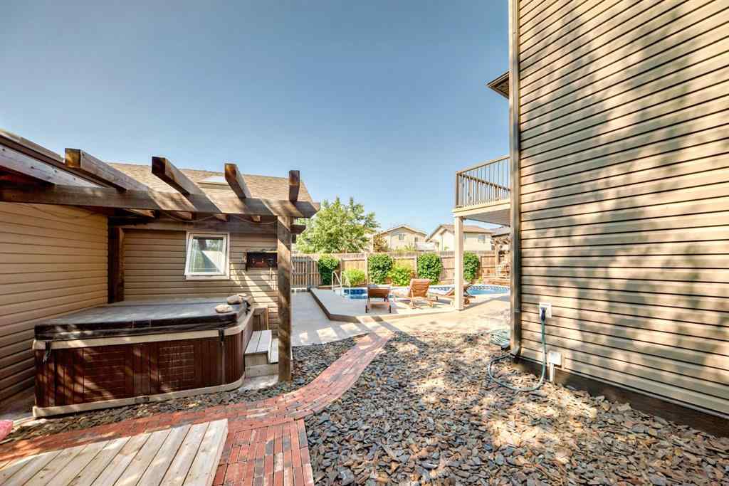 MLS® A2228153 - 340 Tartan Circle W in West Highlands Lethbridge, Residential