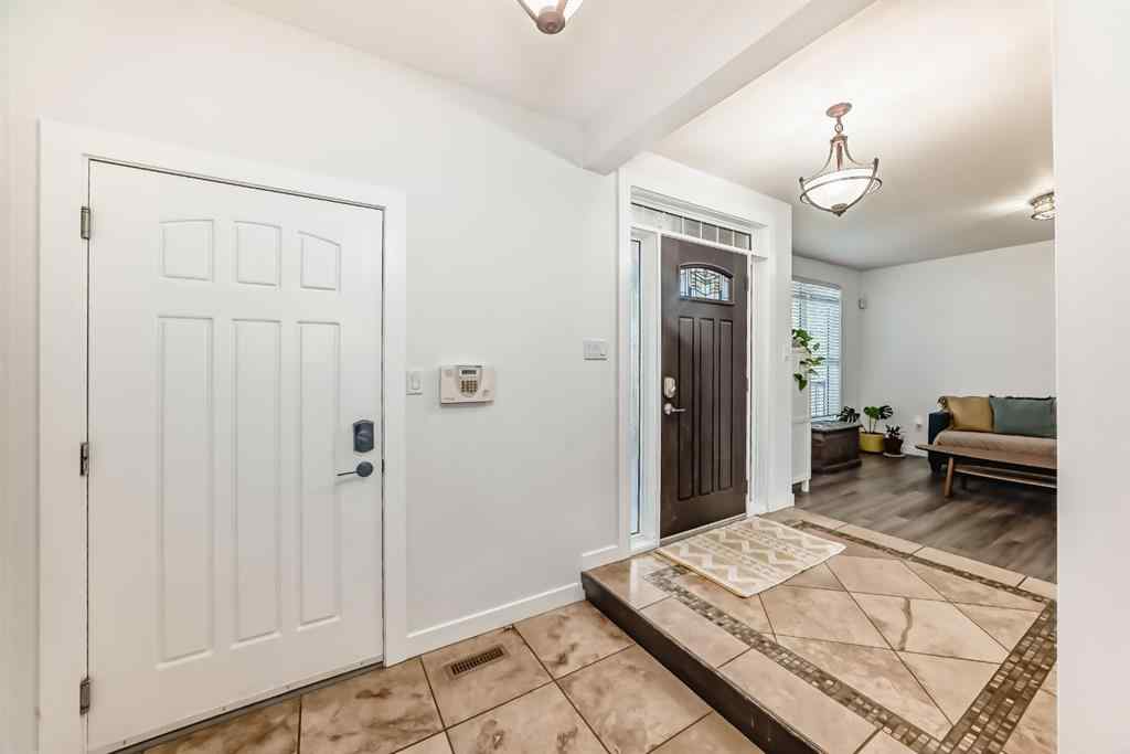 MLS® A2228153 - 340 Tartan Circle W in West Highlands Lethbridge, Residential