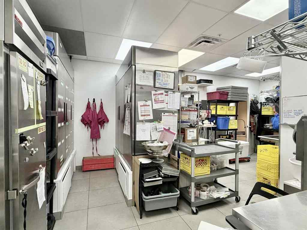 MLS® A2228212 - 423 10 Street  in Hillhurst Calgary, Commercial