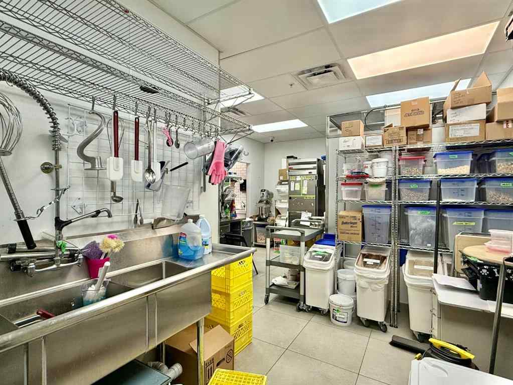 MLS® A2228212 - 423 10 Street  in Hillhurst Calgary, Commercial