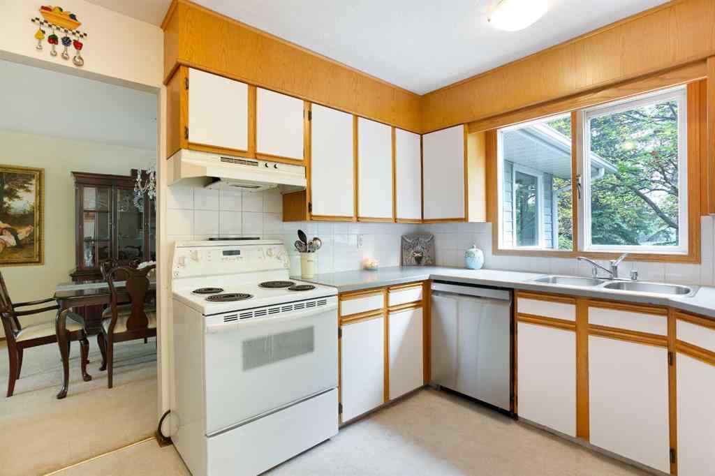 MLS® A2228340 - 116 Varsity Green Bay NW in Varsity Calgary, Residential