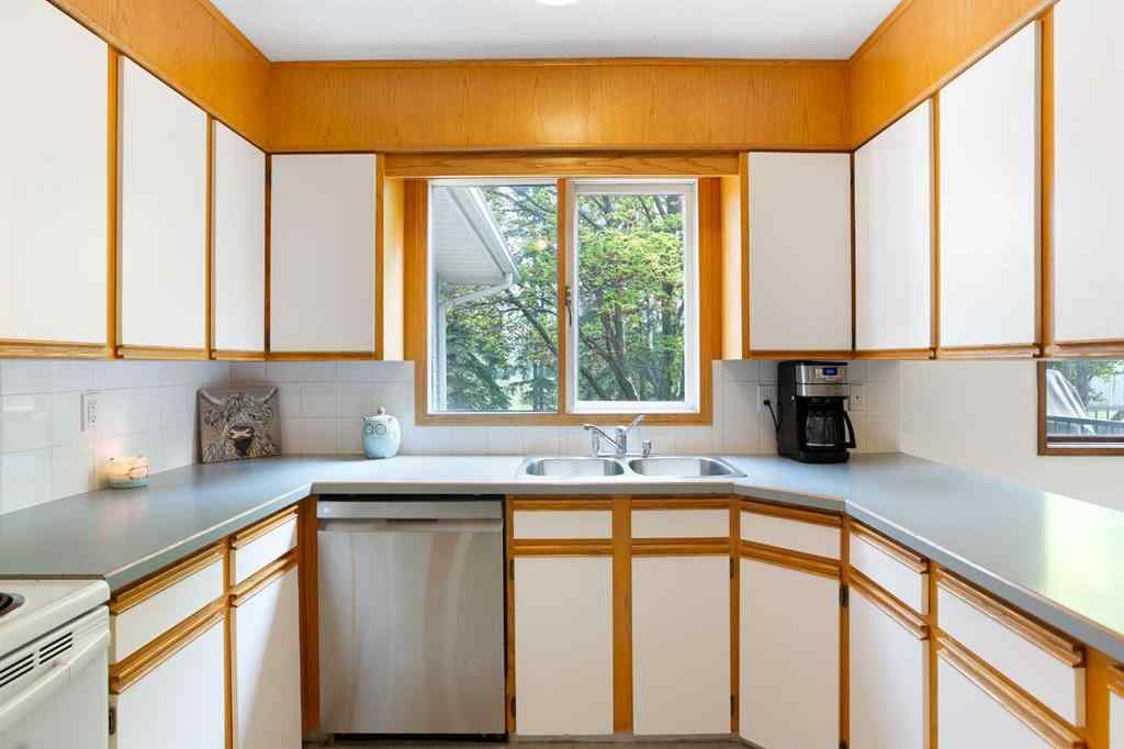 MLS® A2228340 - 116 Varsity Green Bay NW in Varsity Calgary, Residential