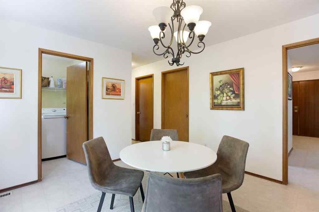 MLS® A2228340 - 116 Varsity Green Bay NW in Varsity Calgary, Residential