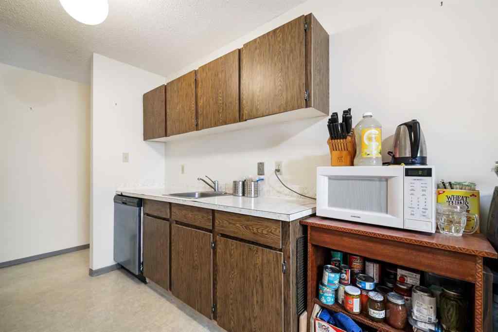 MLS® A2228359 - Unit #207 310 4 Avenue NE in Crescent Heights Calgary, Residential