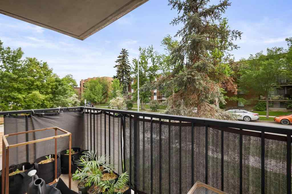 MLS® A2228359 - Unit #207 310 4 Avenue NE in Crescent Heights Calgary, Residential