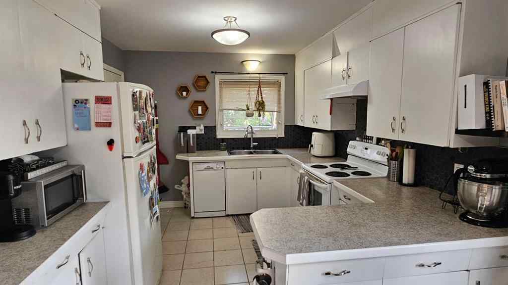 MLS® A2228414 - 5502 51 Street  in NONE Castor, Residential